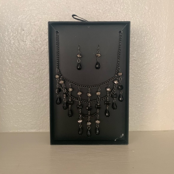 Necklace and earrings set - Picture 1 of 3